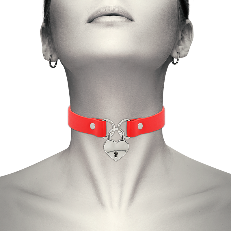 COQUETTE CHIC DESIRE – Collana in pelle vegana rossa con accessorio cuore con chiave