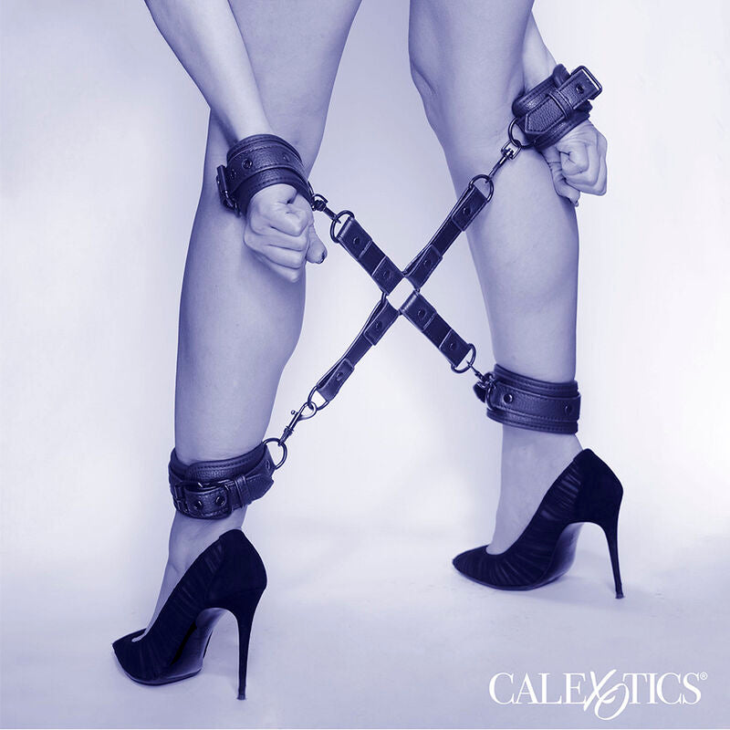 CALEXOTICS – NOCTURNAL CONNETTORE HOG TIE CUERO REGOLABILE NERO