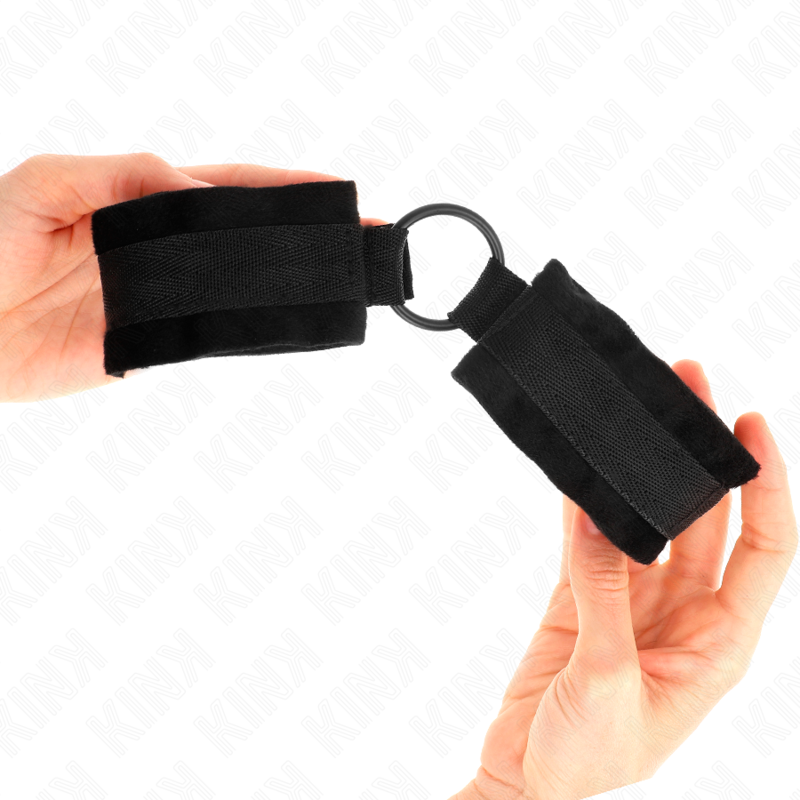 Kink Beginner – Pelz-Handmanschetten mit O-Ring, Schwarz, 15–25 cm