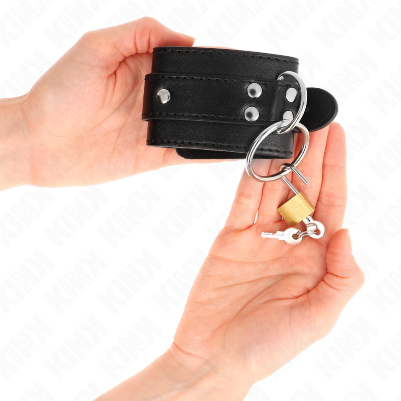 Kink – Verriegelbare Handgelenkfesseln mit O-Ring, Schwarz