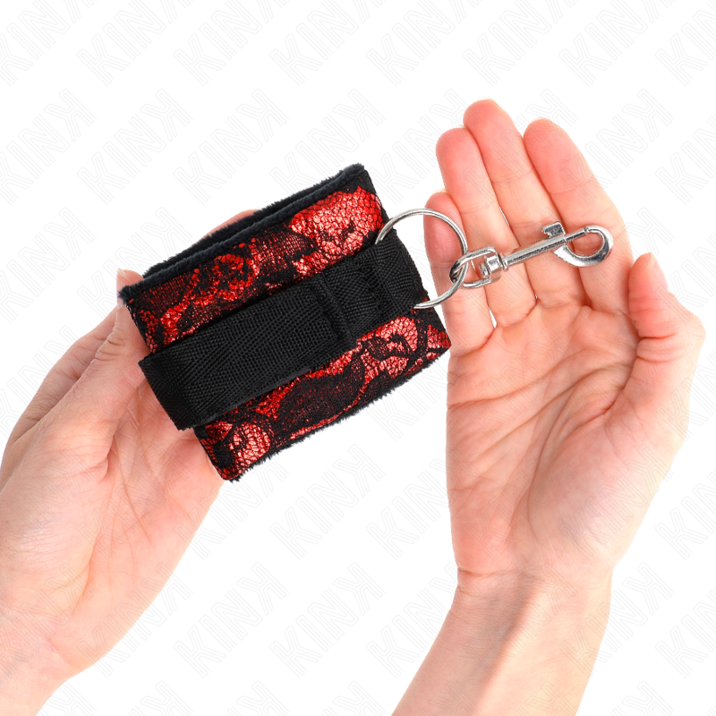 KINK – SCANDAL WRIST RESTRAINTS RED-BLACK
