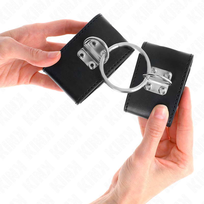 KINK – FIXED WRIST RESTRAINTS WITH RING AND PADLOCK CLOSURE BLACK ADJUSTABLE 16-23 CM X 5.5 CM