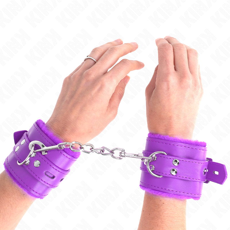KINK – Pelzgefütterte Handgelenksfesseln mit quadratischen Löchern, 17–29 cm x 6 cm