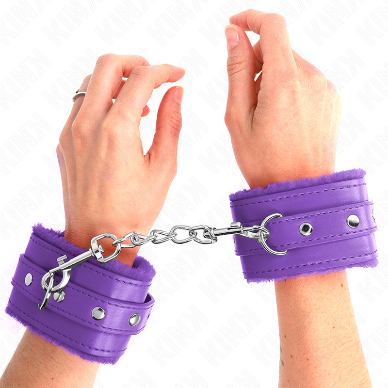 KINK Premium – Pelzgefütterte Handgelenksfesseln, 17–29 cm x 6 cm