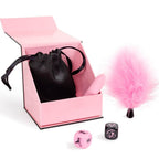 SECRET PLAY – Vergnügungsbox für Paare mit Würfeln, Vibrator und Federkitzler