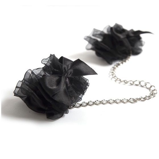 BIJOUX INDISCRETS Frou Frou – Handschellen aus Organza und Satin