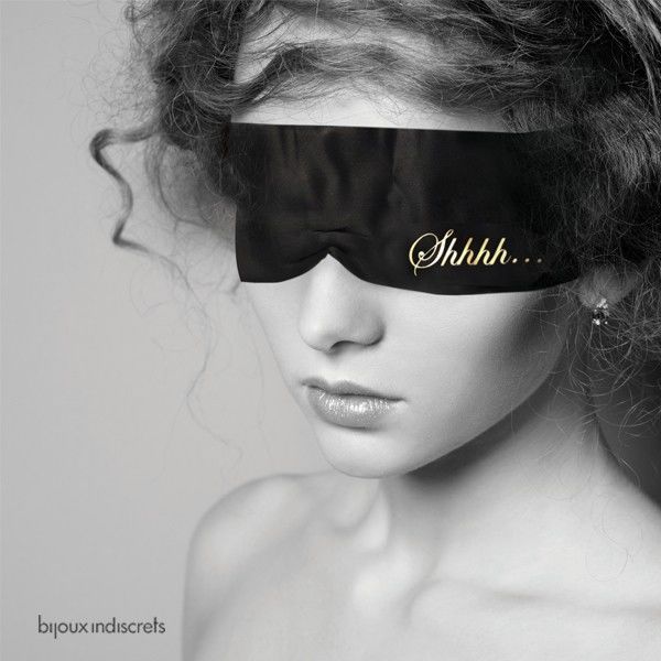 BIJOUX INDISCRETS Shhh – Satin-Augenmaske mit Botschaften