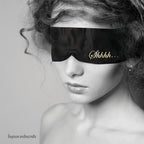 BIJOUX INDISCRETS Shhh – Satin-Augenmaske mit Botschaften