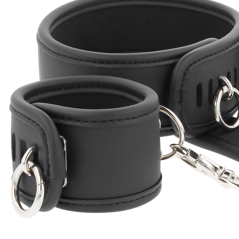 FETISH SUBMISSIVE – Vegan leather necklace and handcuffs with noprene lining